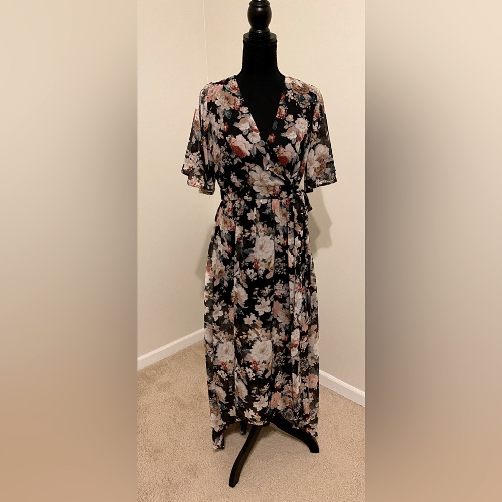 Long dress. Long on the back/shorter on the front. Flower detail.